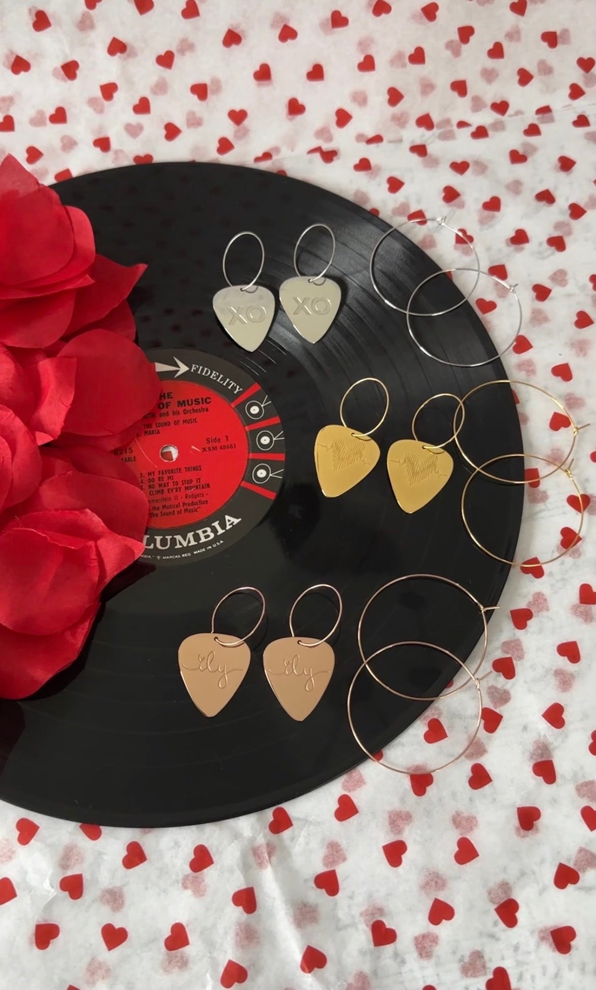 Singles – Groupie Love